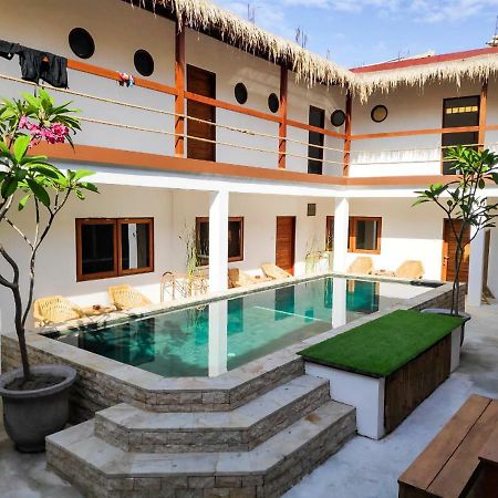 Gili Pirates Dive & Bnb 吉利特拉旺安 外观 照片