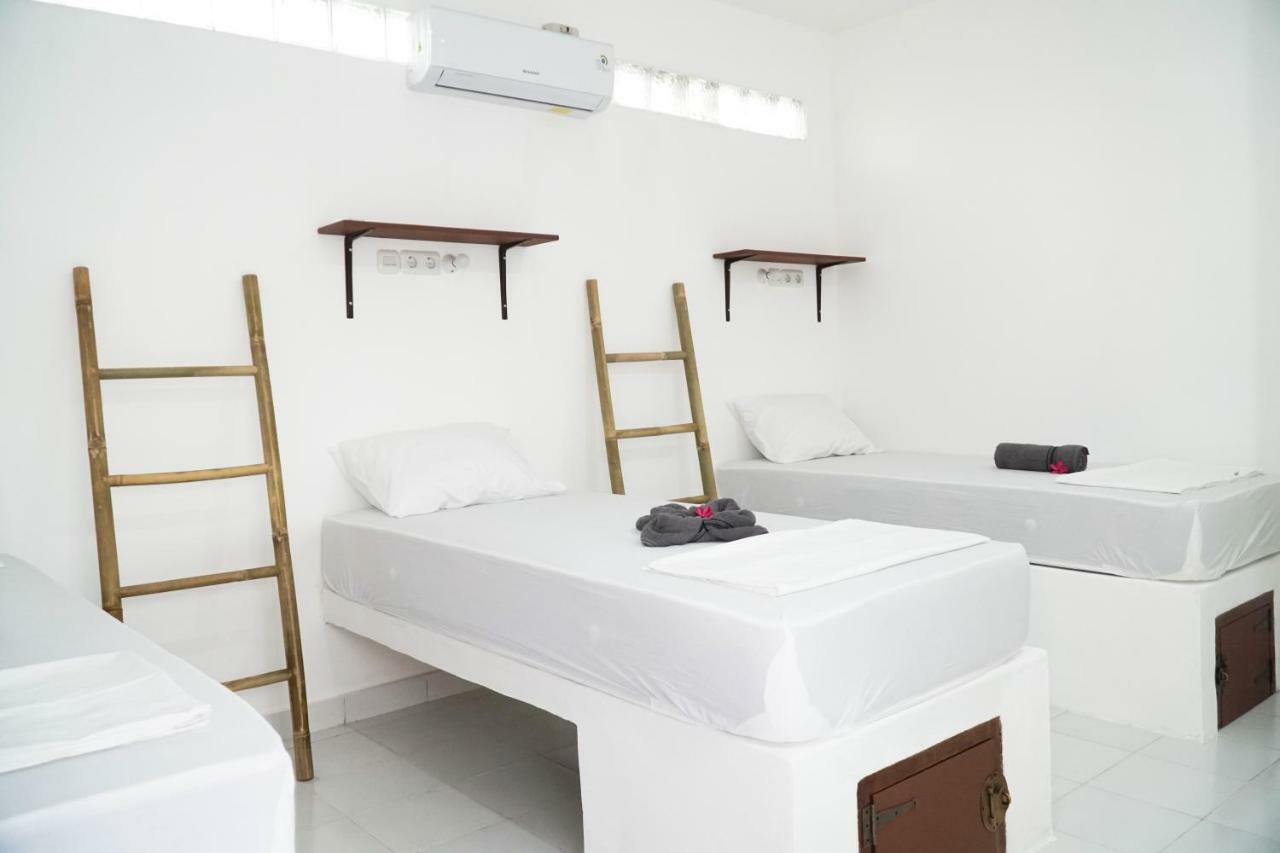 Gili Pirates Dive & Bnb 吉利特拉旺安 外观 照片