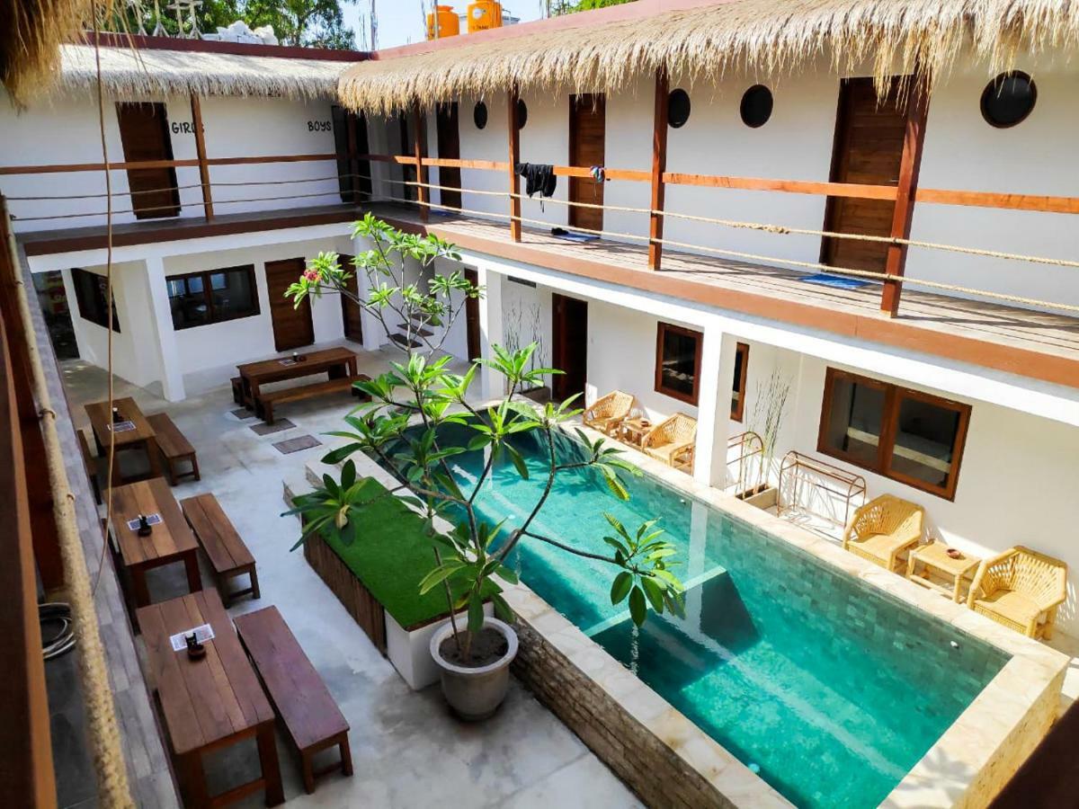 Gili Pirates Dive & Bnb 吉利特拉旺安 外观 照片