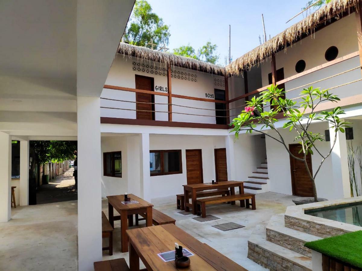 Gili Pirates Dive & Bnb 吉利特拉旺安 外观 照片